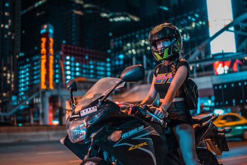 Фотограф в Таиланде Мотоцикл и Девушка