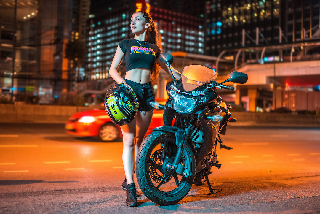 Фотограф в Таиланде Девушка и Мотоцикл